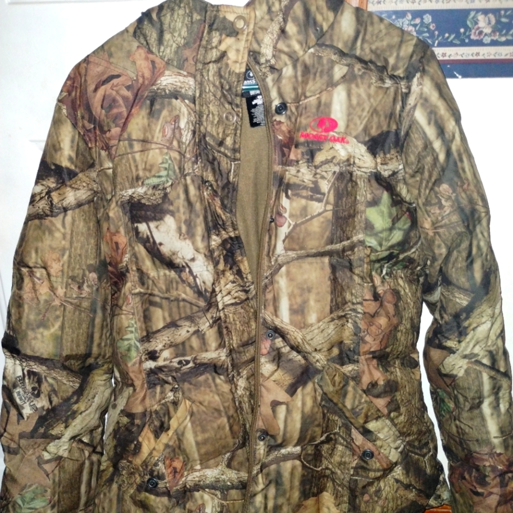 Mossy Oak Coat- women's size large, Camo, with 1 inside pocket and a hood.